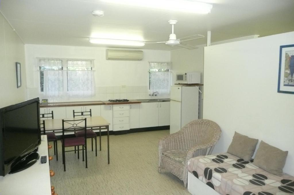 Beachside Holiday Units Боуэн Номер фото
